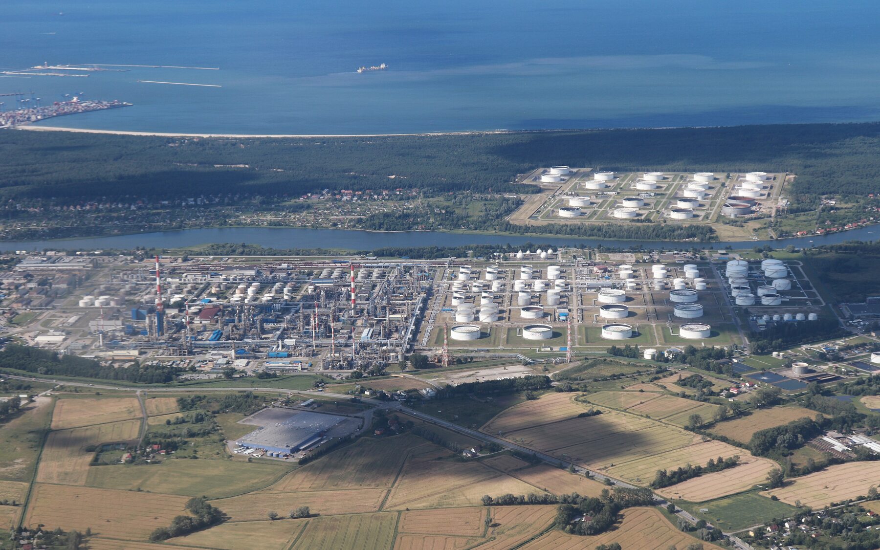 Aerial view of a refinery and its associated storage tank farm, with tanks and process units laid out across the site